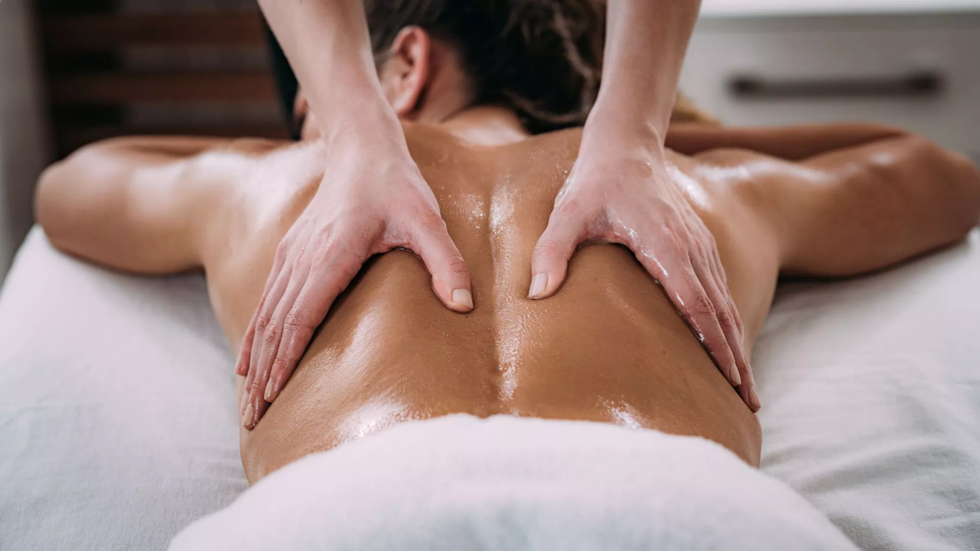 Swedish Massage Auram Luxe Spa